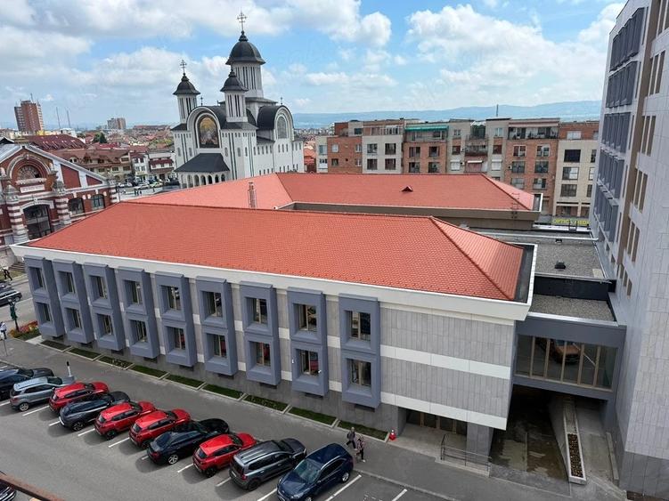 Apartament cu 3 camere decomandat în Central