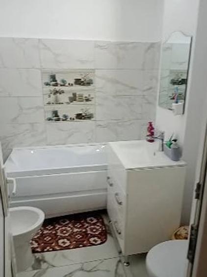 Apartament cu 3 camere semidecomandat în Micro 3