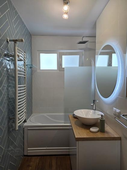 Apartament cu 3 camere semidecomandat, mobilat în Podu Roș