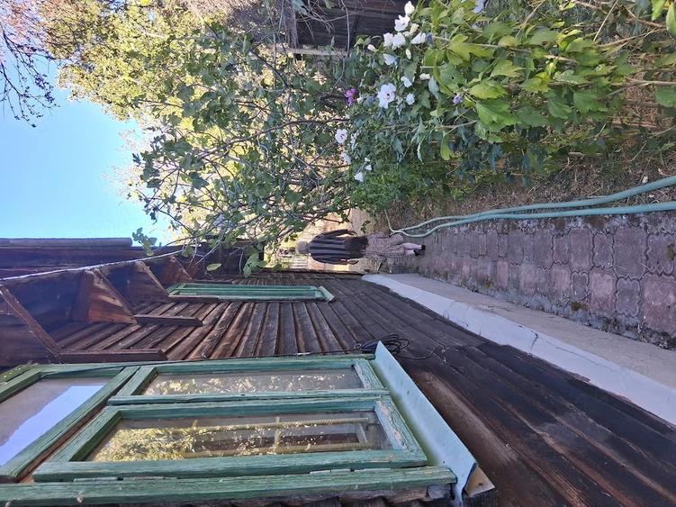 Casă cu 2 camere cu Teren 700 Mp în Central