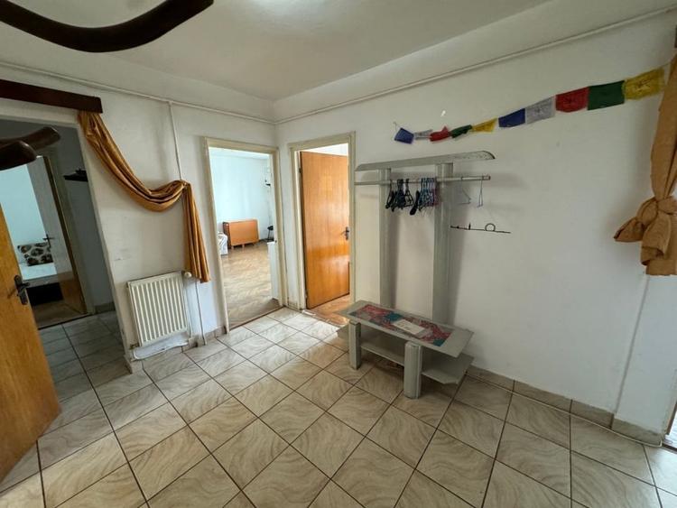 Apartament cu 4 camere decomandat, mobilat în Plopilor
