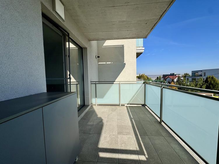 Apartament cu 2 camere semidecomandat, mobilat în Bună Ziua