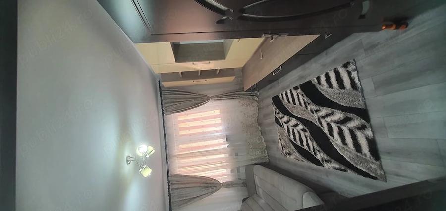 Apartament cu 3 camere decomandat în Cet