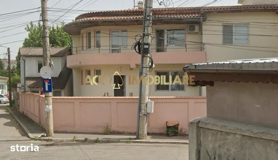 Casă cu 7 camere cu Teren 220 Mp în Vitan