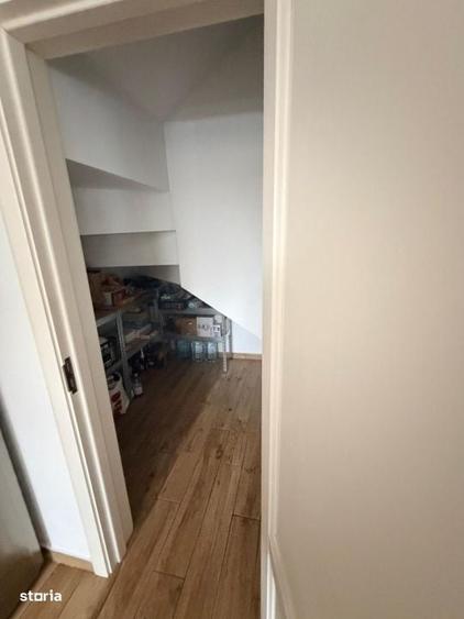 Casă cu 4 camere în Purcăreni