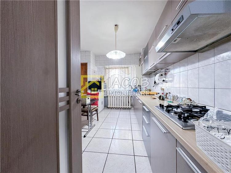 Apartament cu 4 camere decomandat în 9 Mai