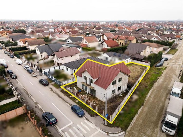 Casă cu 7 camere cu Teren 598 Mp în Sântandrei