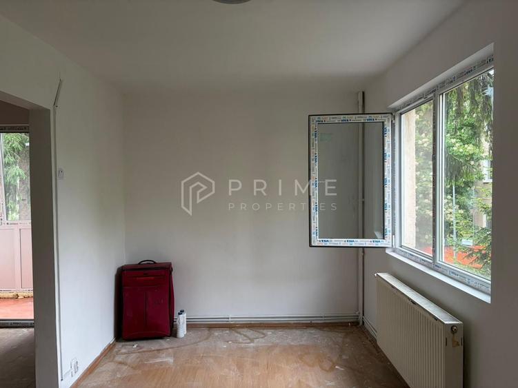 Apartament cu 3 camere semidecomandat în Dâmbu Pietros