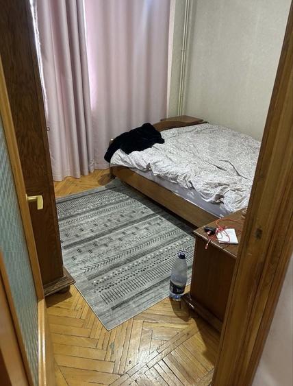 Apartament cu 3 camere decomandat în Școlilor