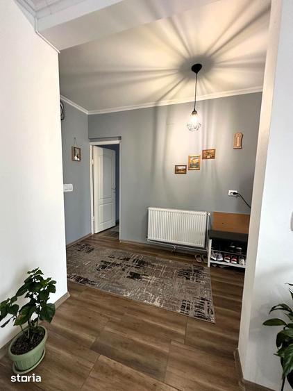 Casă cu 6 camere cu Teren 717 Mp în Holboca