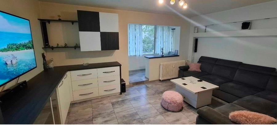 Apartament cu 3 camere decomandat în Drumul Taberei
