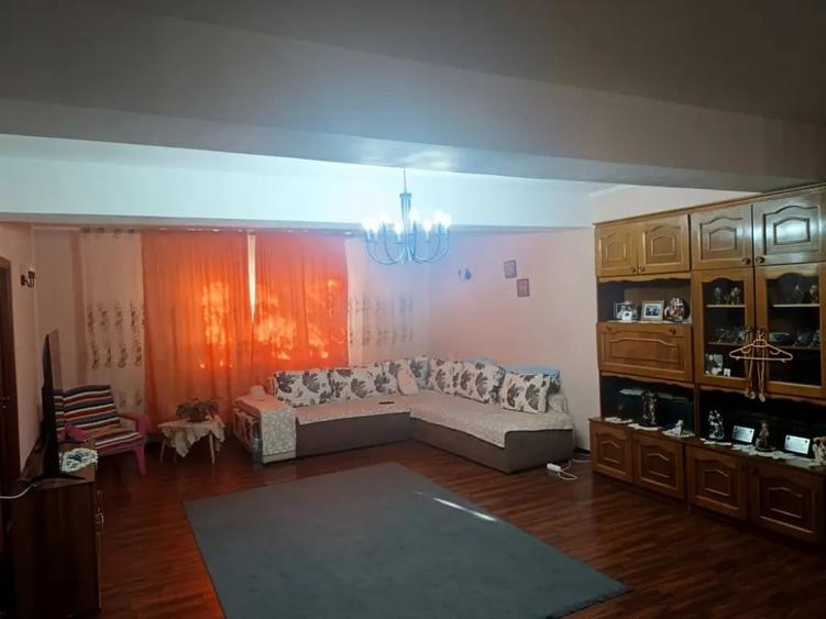Casă cu 4 camere în Valu lui Traian