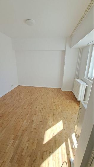 Apartament cu 4 camere decomandat în P-ța Unirii