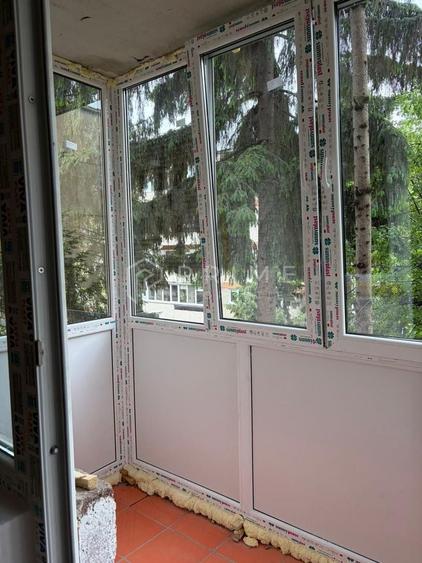 Apartament cu 3 camere semidecomandat în Dâmbu Pietros