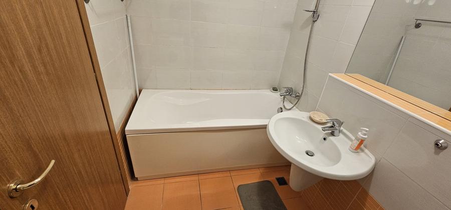 Apartament cu 3 camere semidecomandat, mobilat în Străulești