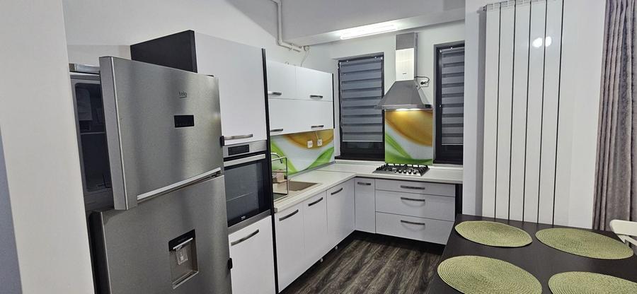 Apartament cu 3 camere semidecomandat în 9 Mai