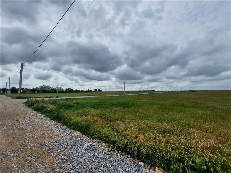 Teren Construcții intravilan de 1000 mp, în Zimandcuz