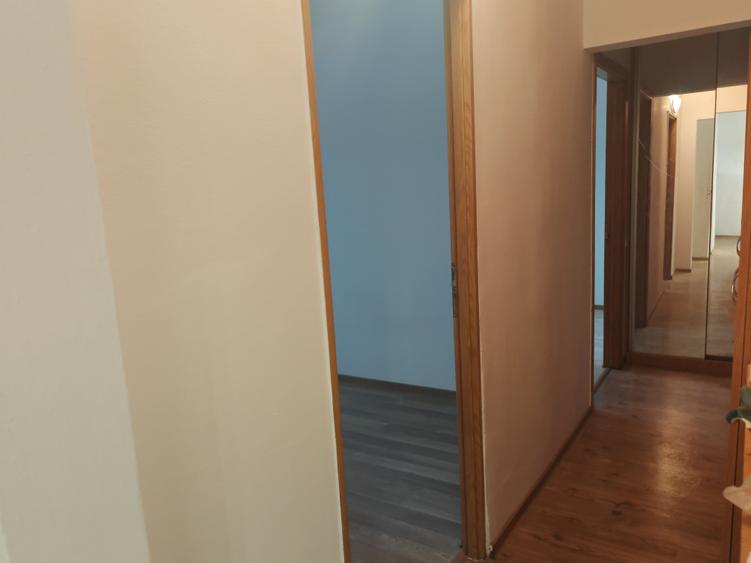 Apartament cu 3 camere decomandat în Astra