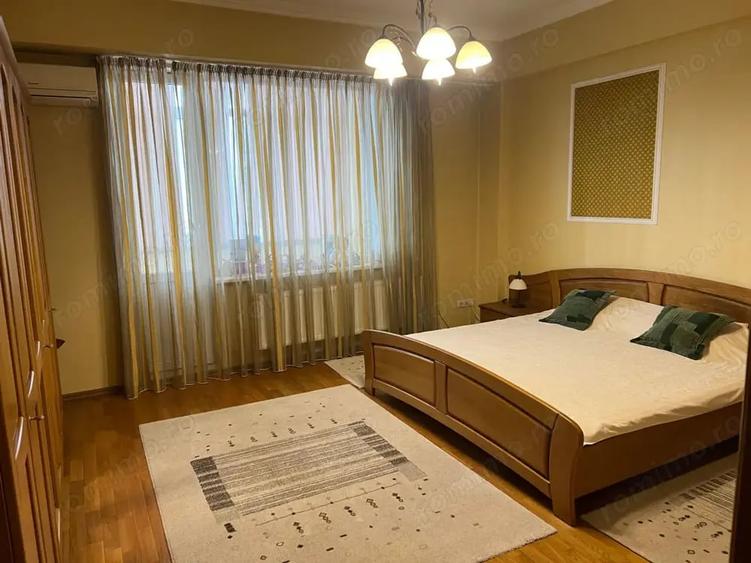 Apartament cu 3 camere decomandat în Tei