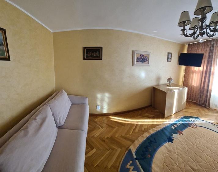 Apartament cu 3 camere decomandat, mobilat în Ultracentral