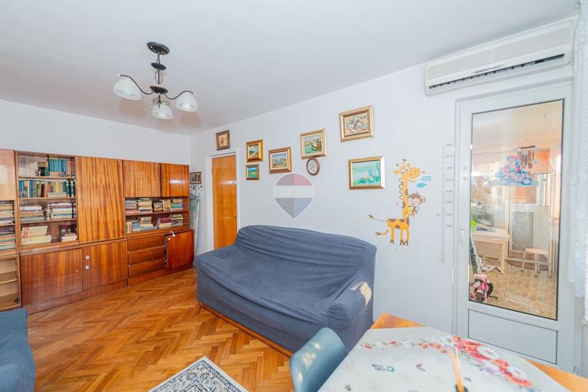 Apartament cu 3 camere semidecomandat, mobilat în Bucureștii Noi