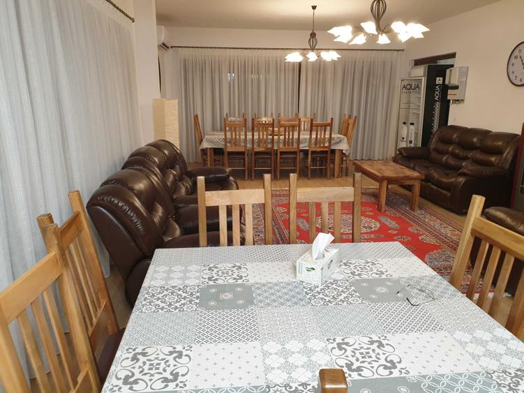 Casă cu 4 camere cu Teren 1700 Mp în Central