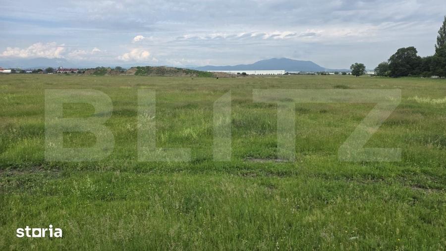 Teren de 4000 mp, în Tractorul