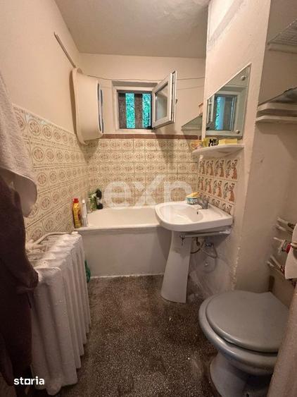Apartament cu 3 camere semidecomandat, mobilat în Tei