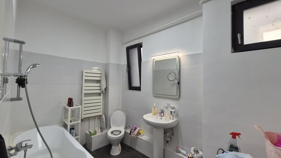 Casă individuală cu 7 camere cu Canalizare în Drumul Sării