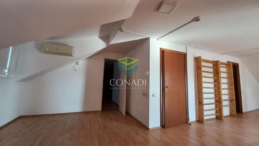 Casă individuală cu 10 camere cu Canalizare în Băneasa