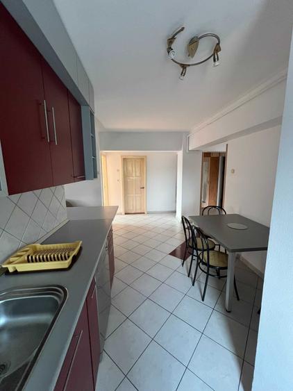 Apartament cu 3 camere decomandat în Central
