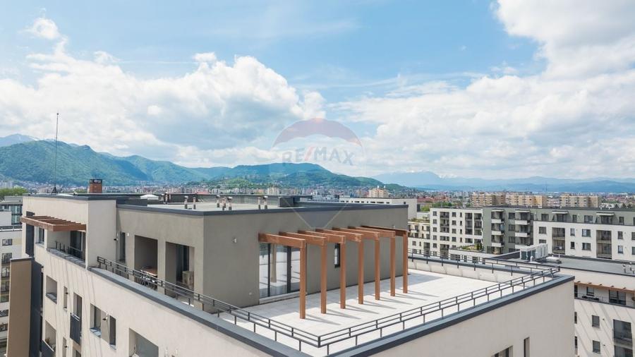 Penthouse cu 4 camere decomandat în Tractorul