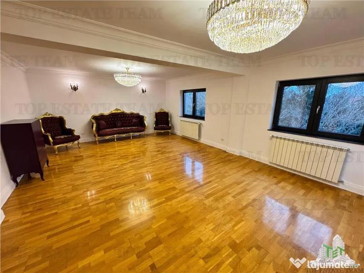 Casă cu 7 camere cu Teren 300 Mp în Iancu Nicolae