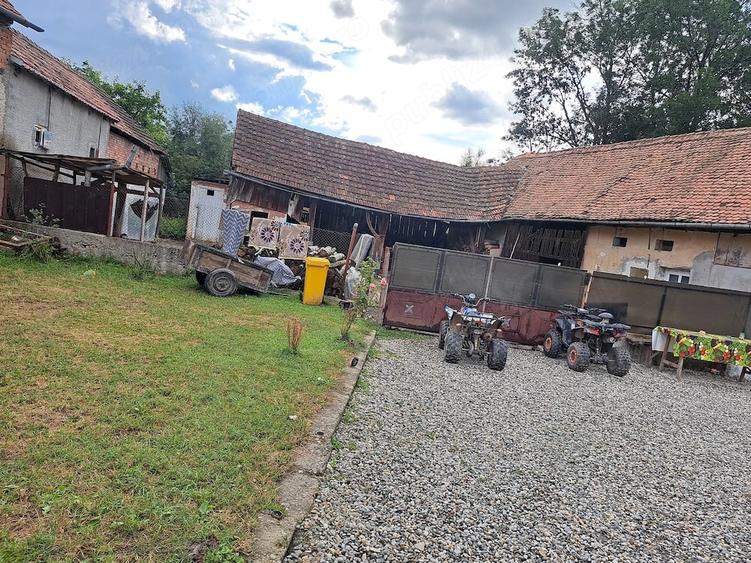 Casă cu Teren 10000 Mp în Iași