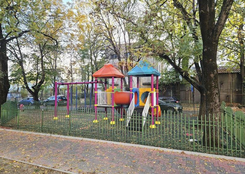 Apartament cu 3 camere semidecomandat în Basarabia