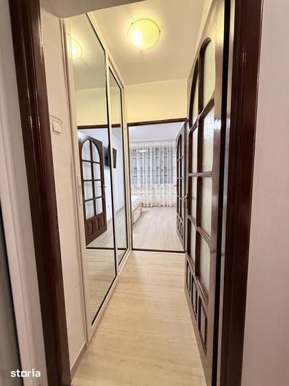 Apartament cu 3 camere decomandat în Cornișa