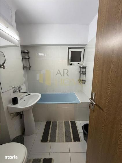 Apartament cu 3 camere, mobilat în Republicii