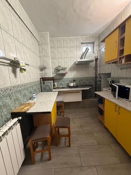 Casă cu 8 camere cu Canalizare în Faleza Nord