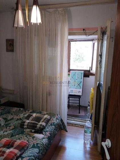Apartament cu 4 camere decomandat în Olteniței