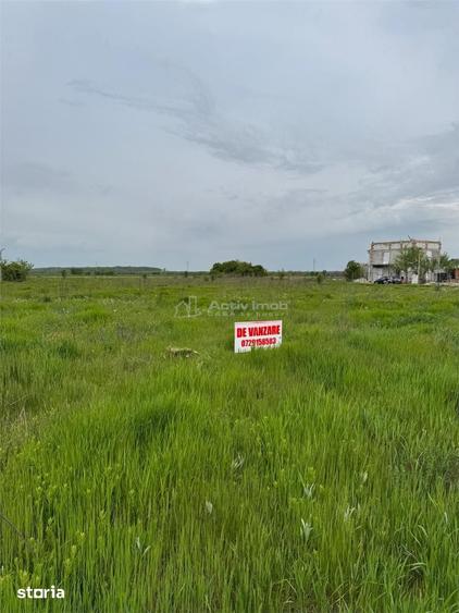 Teren de 800 mp, în Titan