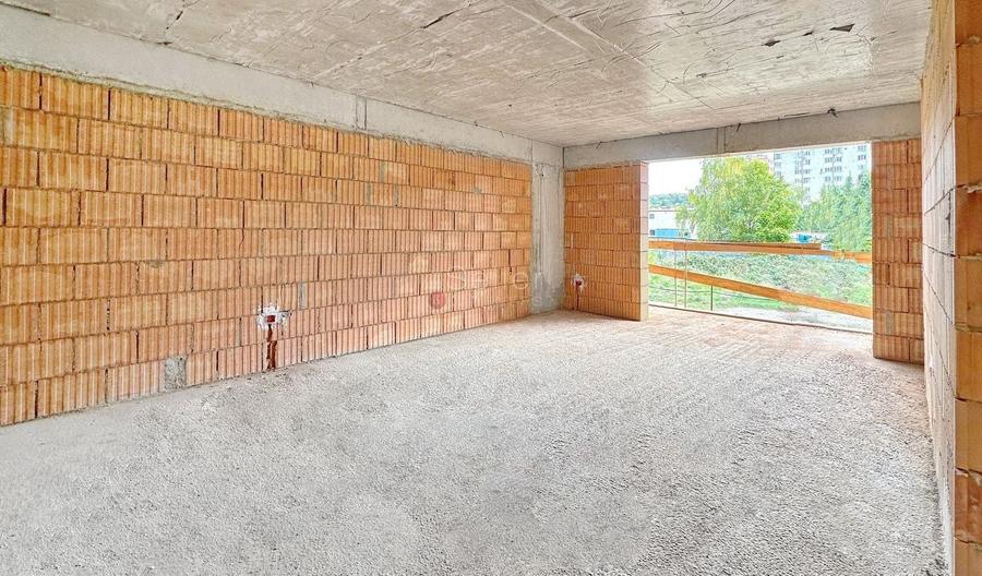 Apartament cu 3 camere decomandat în Noua