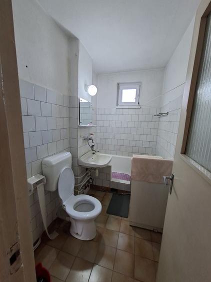 Apartament cu 3 camere decomandat în Dâmbu Pietros