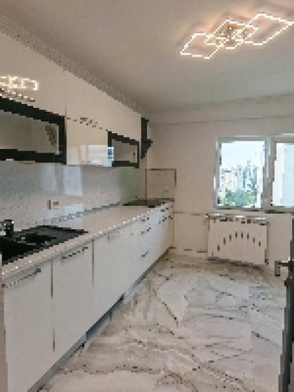 Apartament cu 4 camere decomandat în Decebal