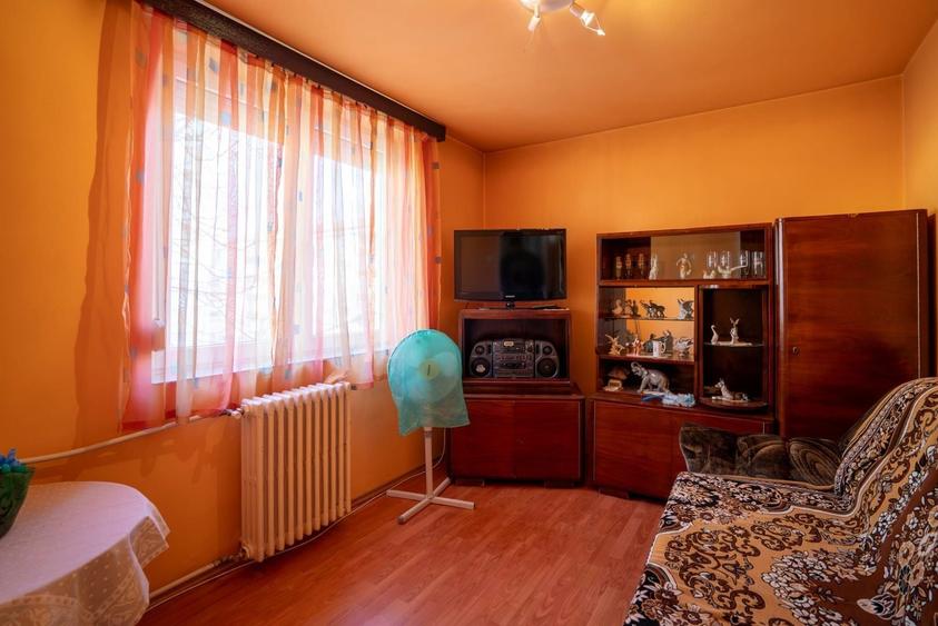 Apartament cu 3 camere semidecomandat în Valenta