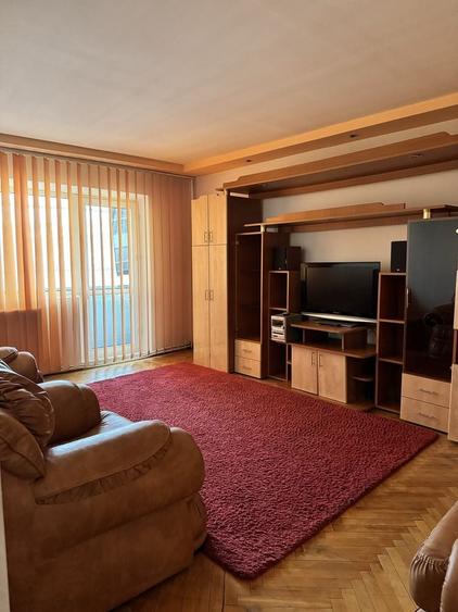 Apartament cu 3 camere decomandat în Berca