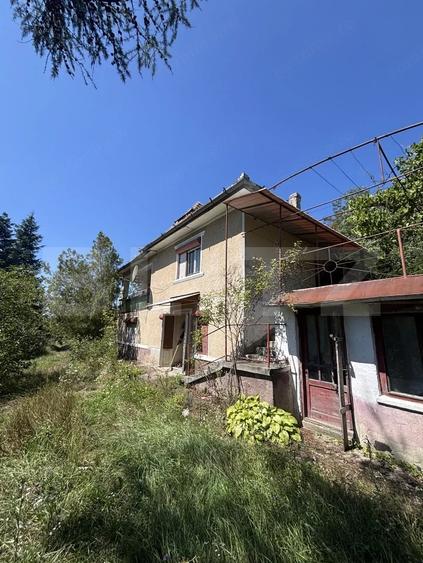 Casă cu Teren 900 Mp în Cehei