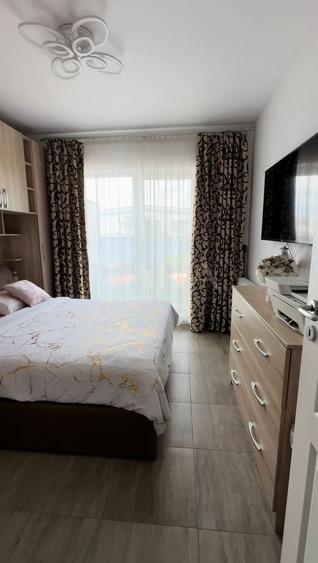 Apartament cu 3 camere semidecomandat, mobilat în Vest