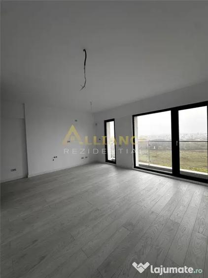 Apartament cu 3 camere semidecomandat în Fundeni