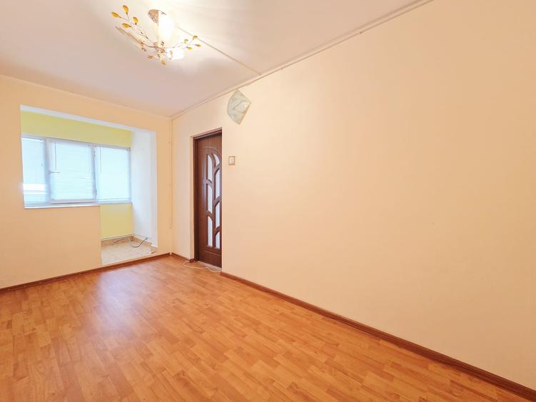 Apartament cu 4 camere semidecomandat în Micro 39