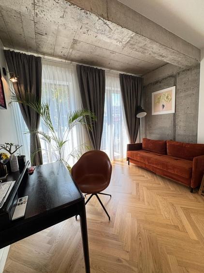 Apartament cu 3 camere semidecomandat în Polonă